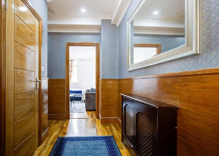 Marble Arch Service Apartment